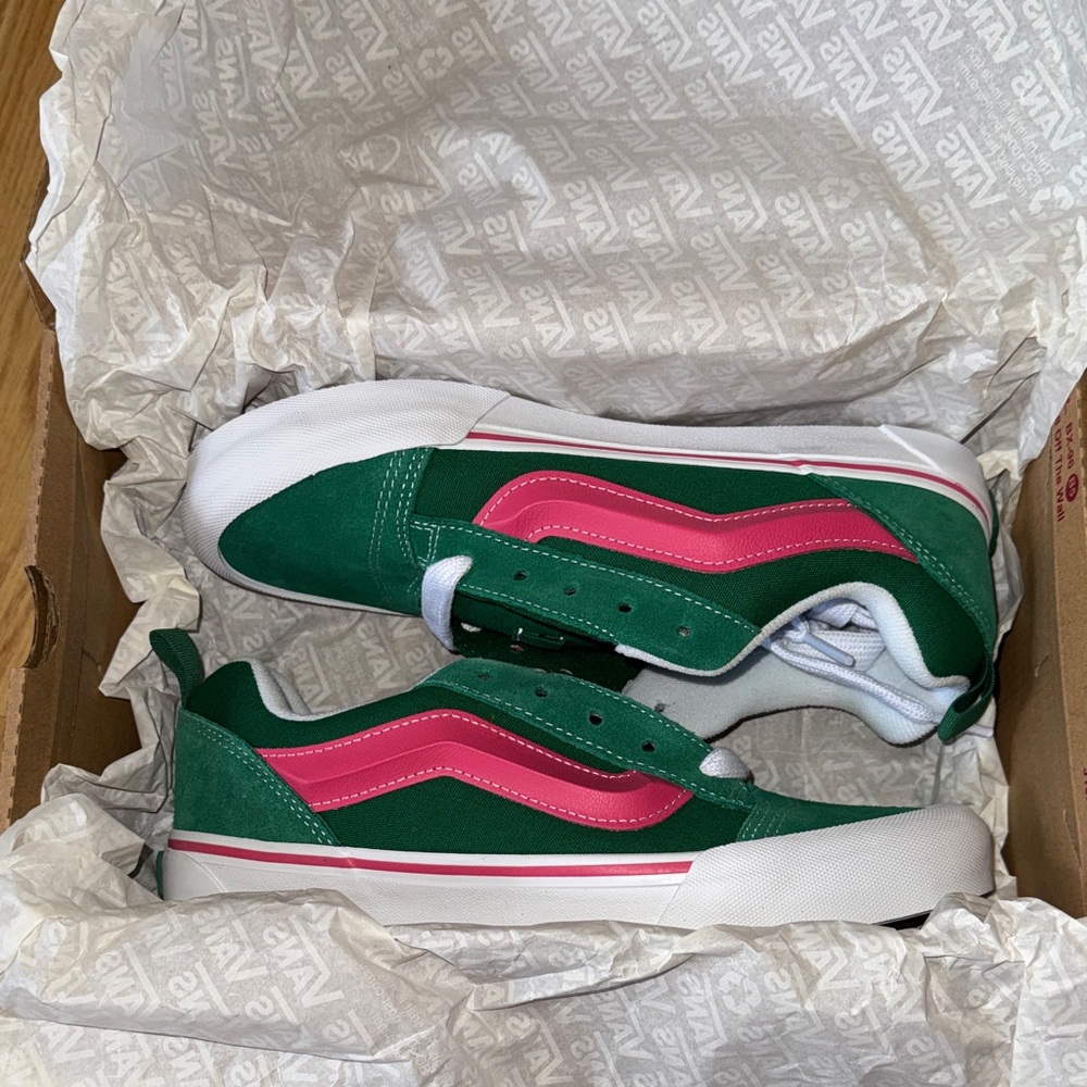 Vans NEW size 6.5 big kids Classic Green and Pink Sneakers Knu Skool Shoes